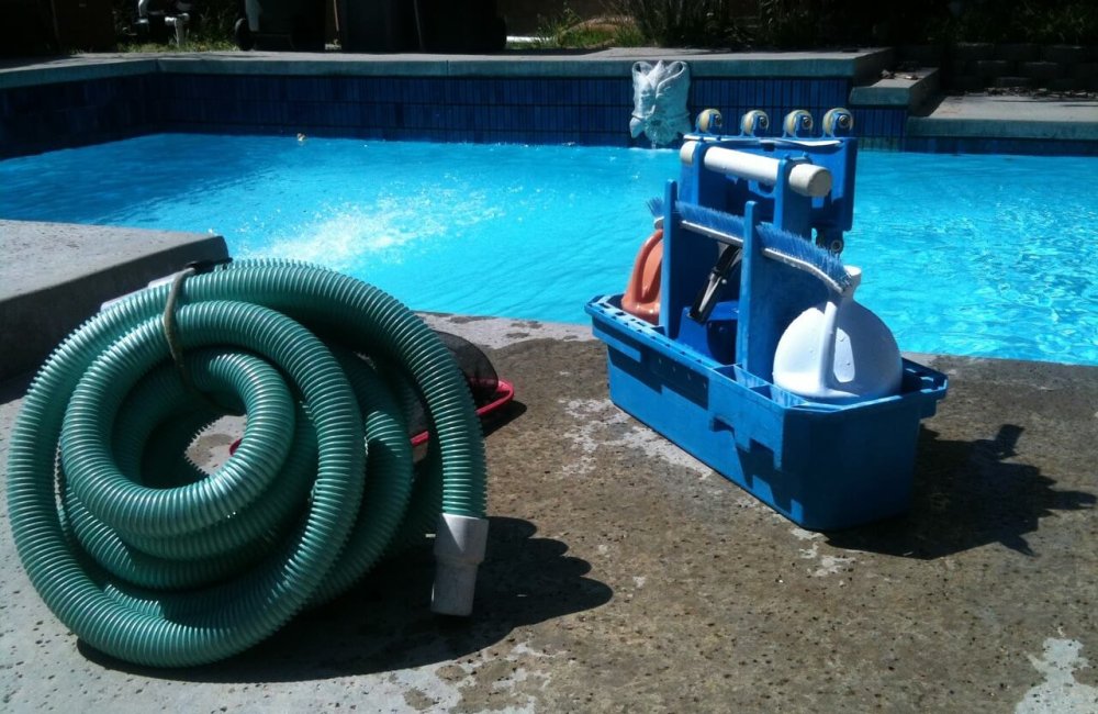 Matériel de dépannage pour une piscine.